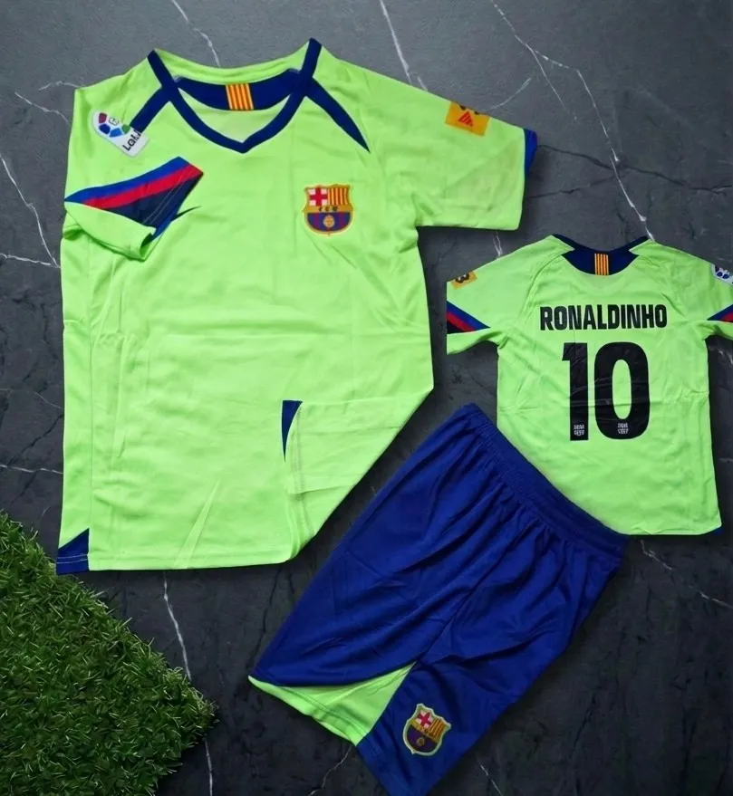 Barcelona 2005-06 away kit (Ronaldinho-10)