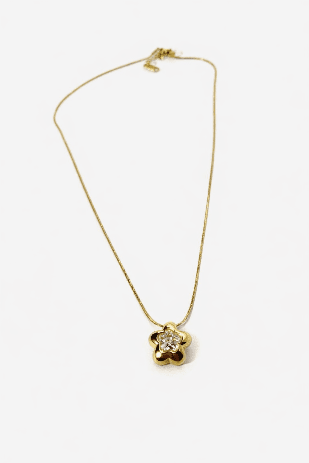Gold flower pendant necklace