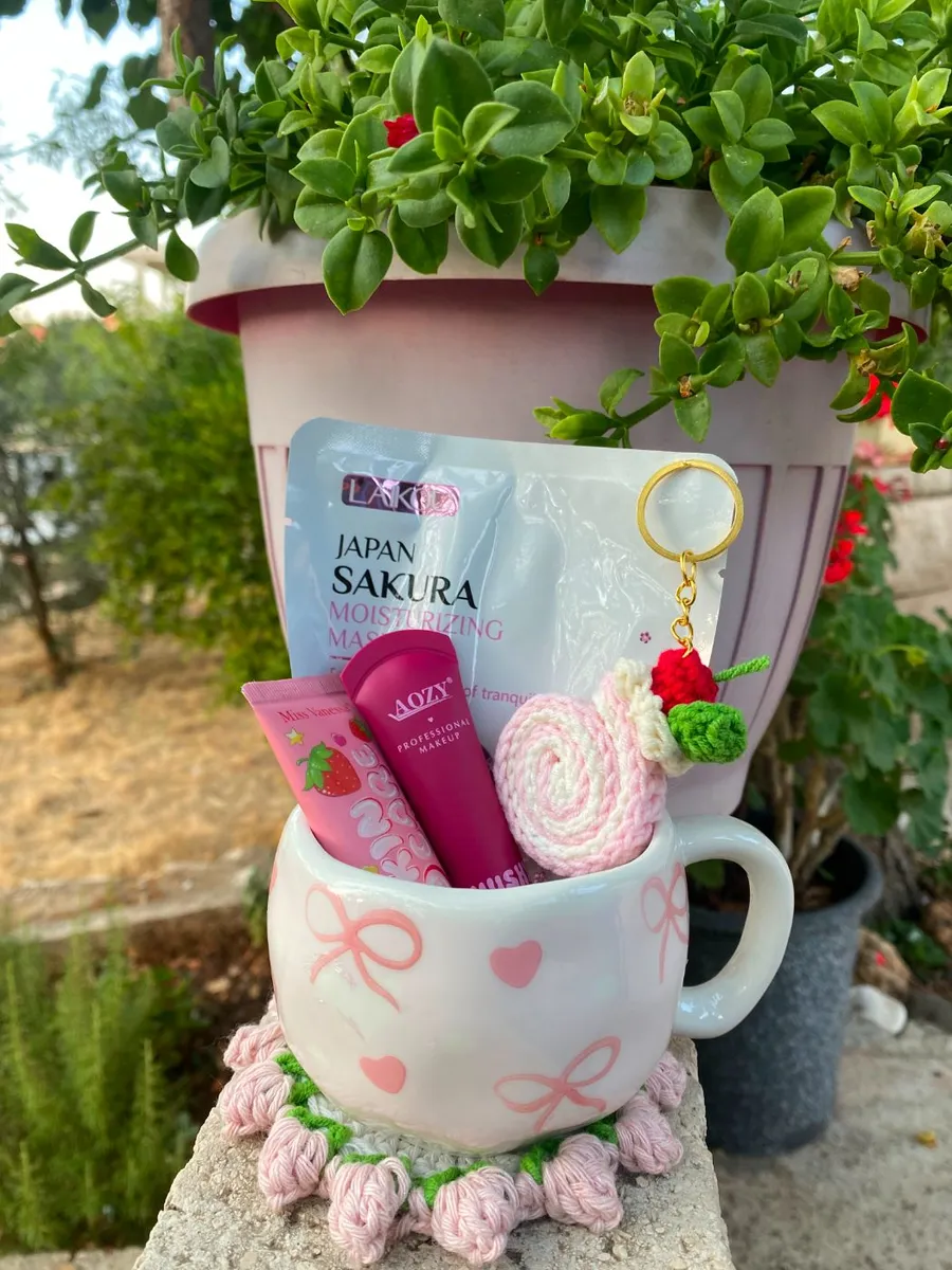 Berry Sweet Pink Beauty & Crochet Mug Box🎀✨️🩷