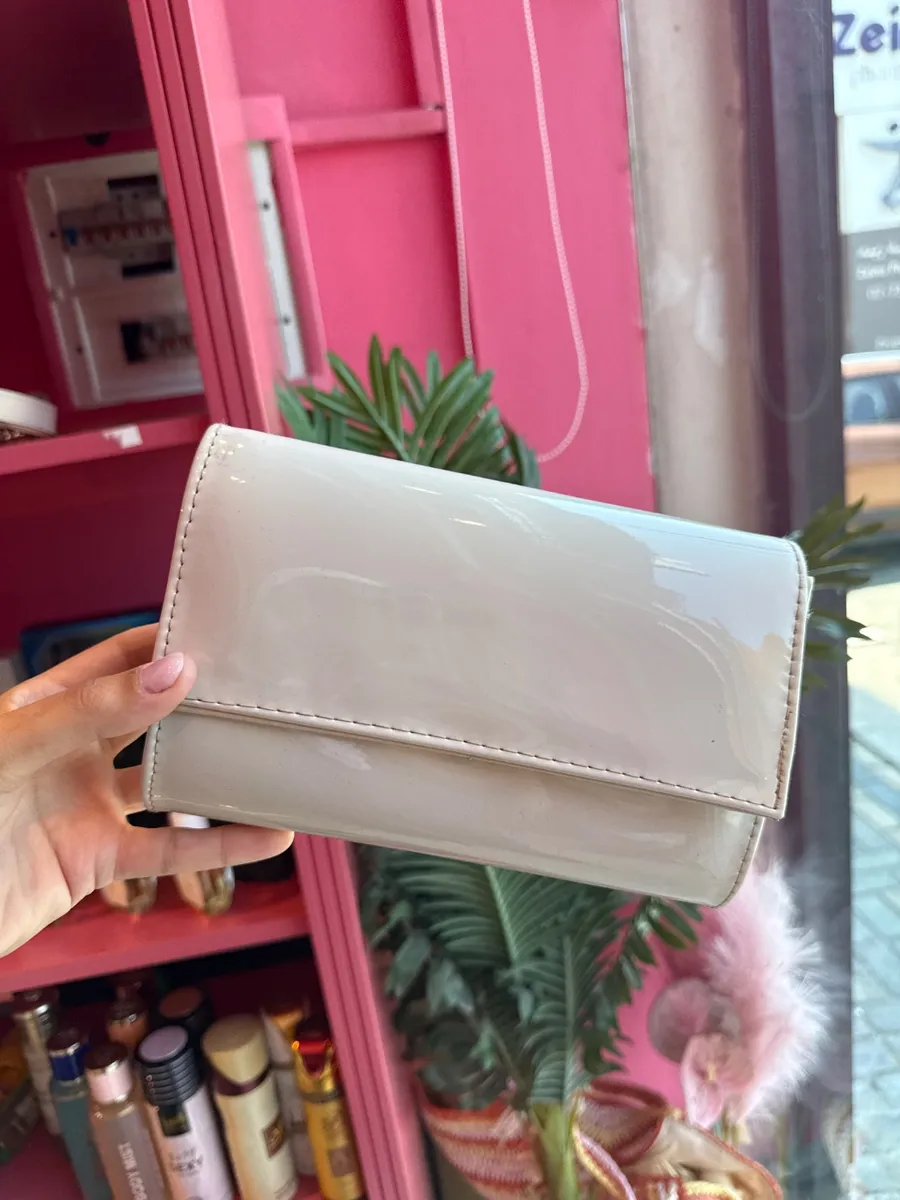 Beige creme