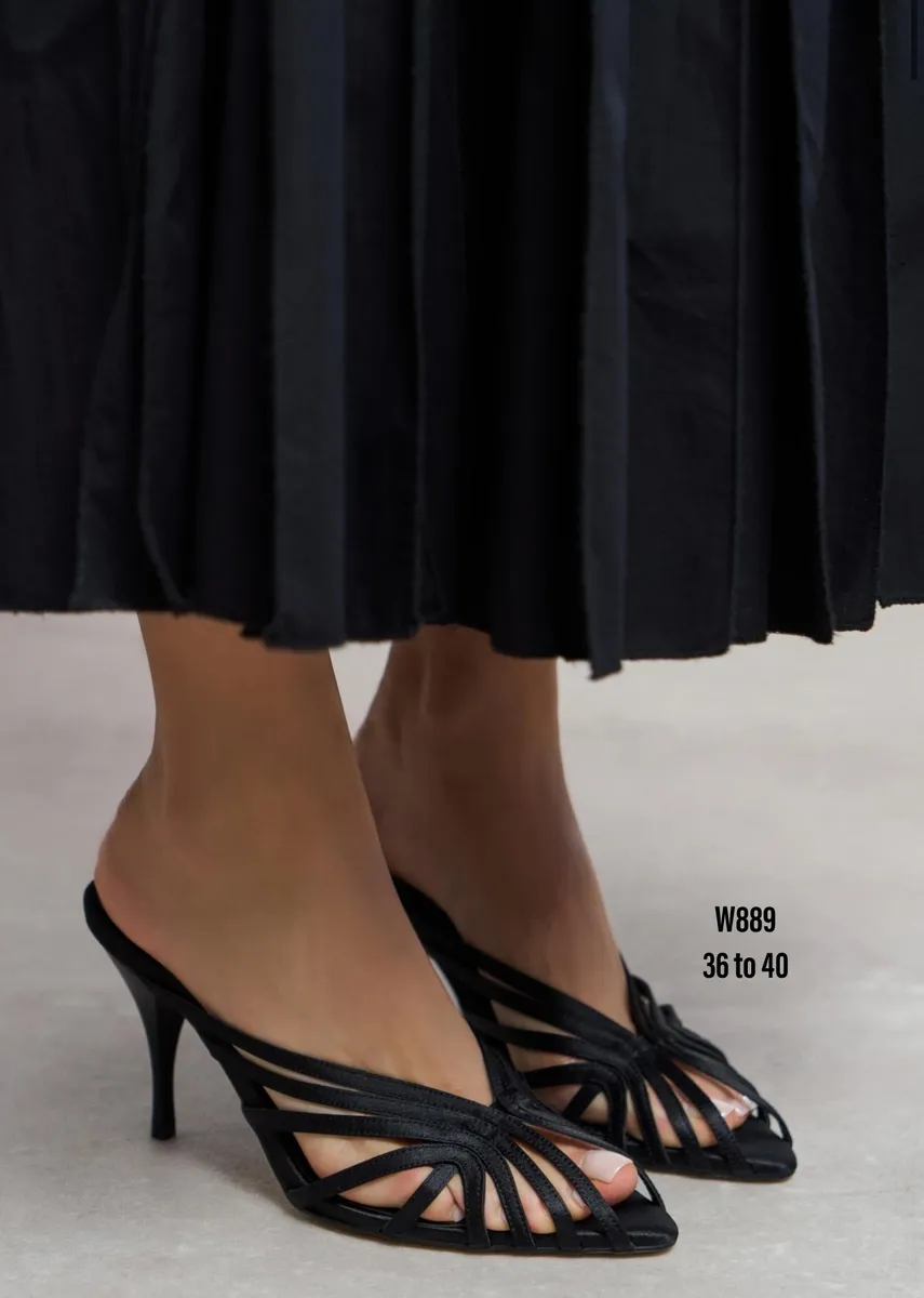 W889