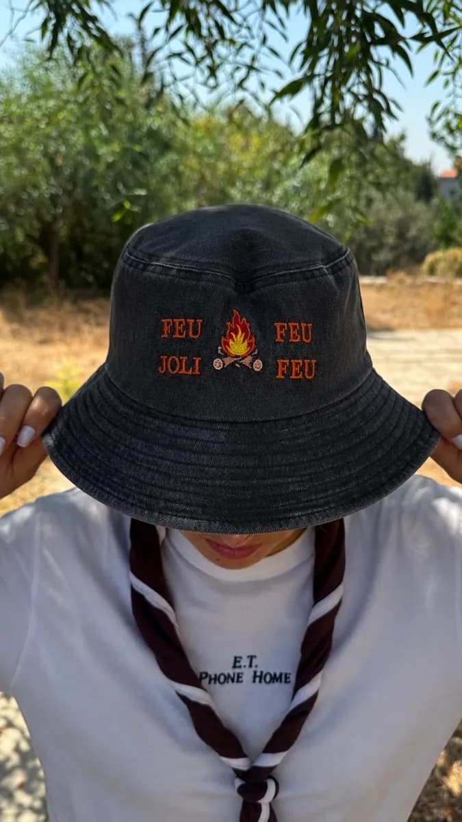 Feu Feu Joli feu bucket hat