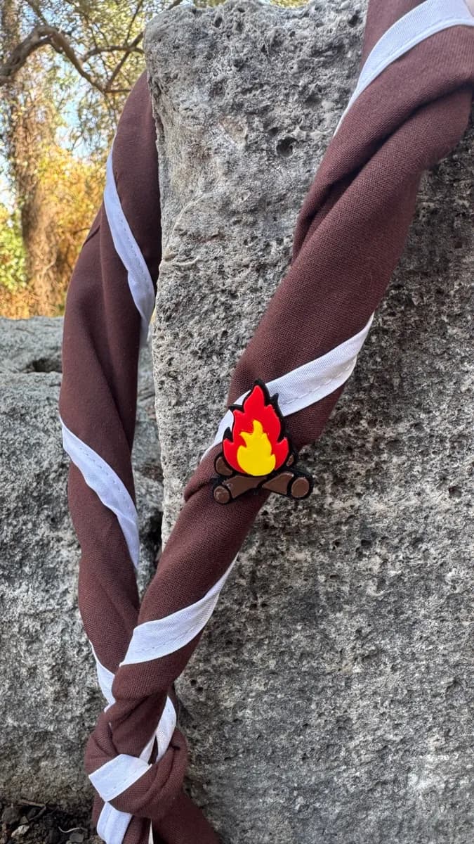 La flame pin