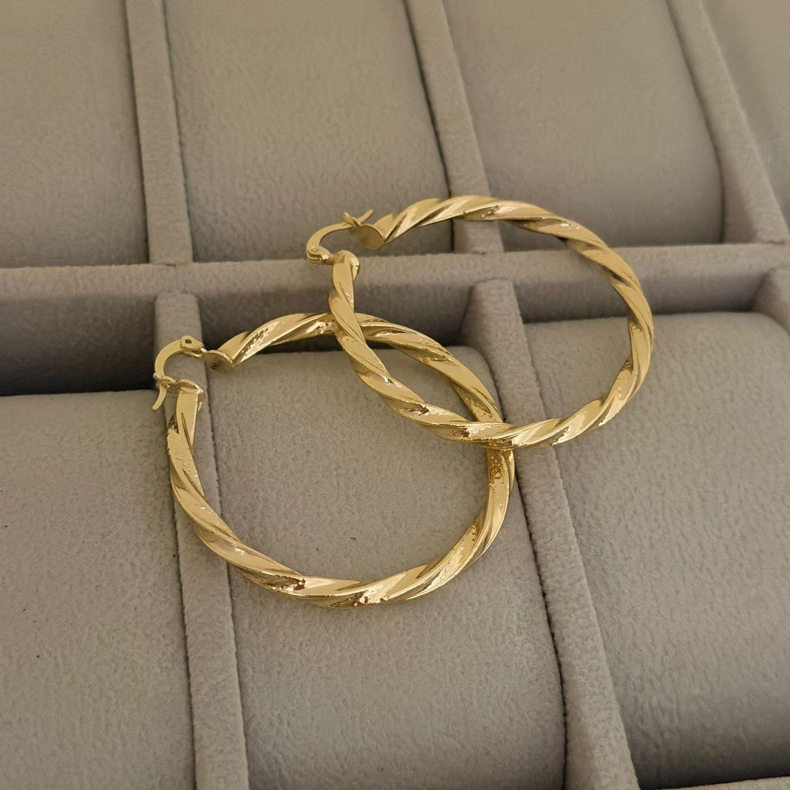 Twisted hoops earrings