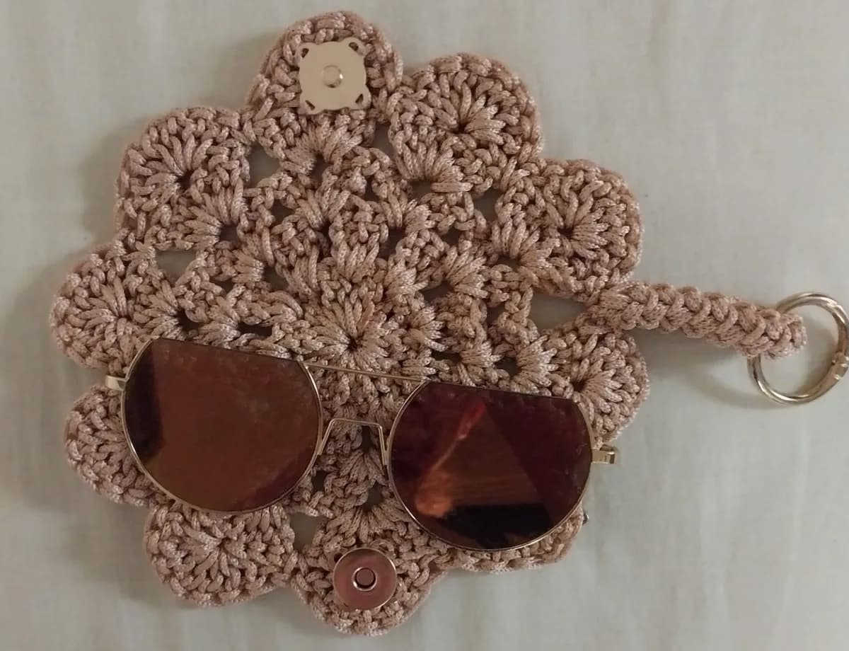 Chic Sunglasses Holder Charm